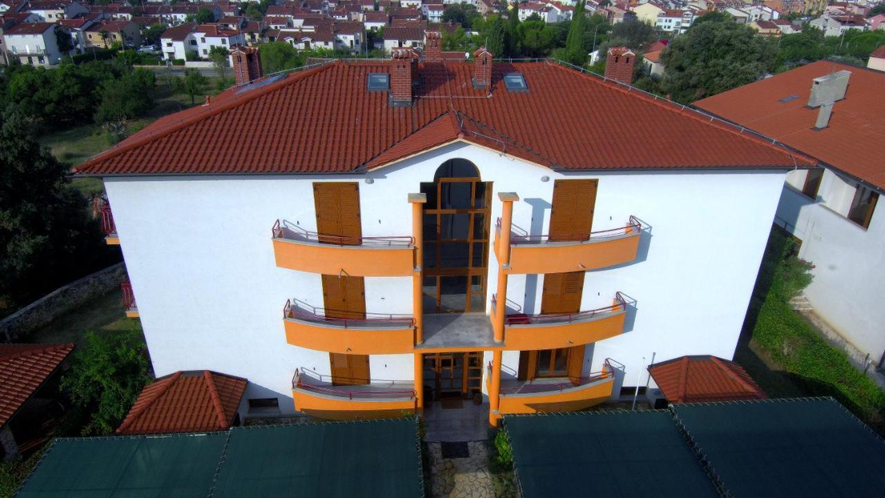 Apartments Ana Wellness L Ровінь Екстер'єр фото